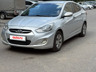 2013 Hyundai Solaris I, серебристый, 950000 рублей, вид 1