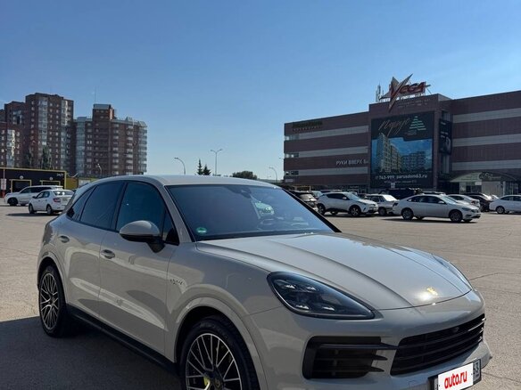 2020 Porsche Cayenne E-Hybrid III, серебристый - вид 2