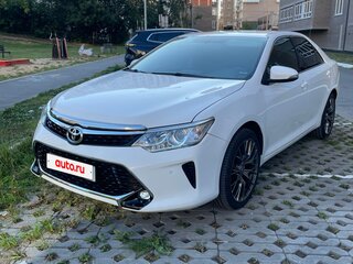 2015 Toyota Camry VII (XV50) Рестайлинг, белый, 1790000 рублей, вид 1