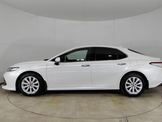 2020 Toyota Camry VIII (XV70), белый, 2769000 рублей, вид 4