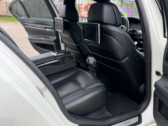 2013 BMW 7 серии 740d xDrive V (F01/F02/F04) Рестайлинг, белый, 2088000 рублей - вид 11