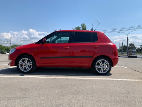 2010 Skoda Fabia II Рестайлинг, красный, 650000 рублей, вид 5