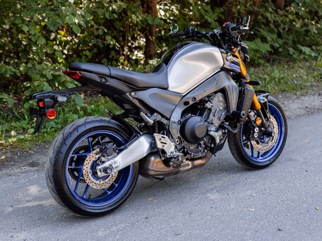 2022 Yamaha MT-09 (FZ-09), серебристый, 1075000 рублей, вид 5