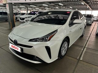 2020 Toyota Prius IV Рестайлинг (XW50), белый, 2850000 рублей, вид 3