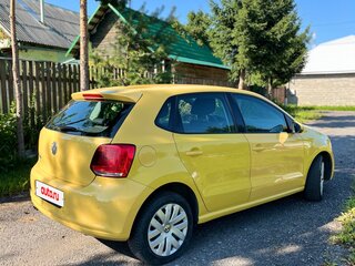 2011 Volkswagen Polo V, жёлтый, 600000 рублей, вид 3