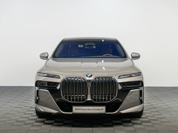 2025 BMW 7 серии 740d xDrive VII (G70), серый - вид 4