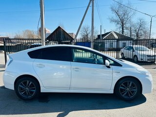 2010 Toyota Prius III (XW30), белый, 1329000 рублей, вид 5