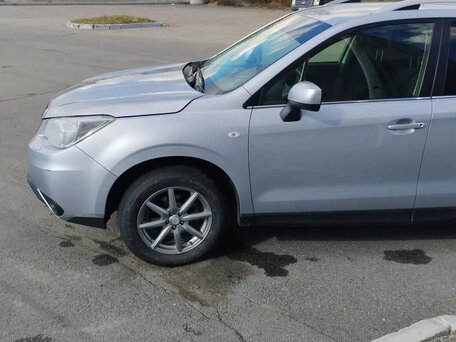 2013 Subaru Forester IV, серебристый, вид 4