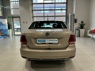 2015 Volkswagen Polo V Рестайлинг, бежевый, 835000 рублей, вид 5