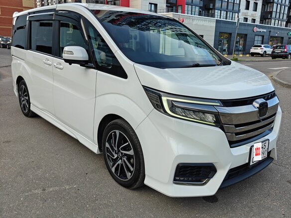 2021 Honda Stepwgn V Рестайлинг, белый, 2750000 рублей