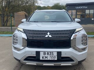 2022 Mitsubishi Outlander IV, белый, 3600000 рублей, вид 2