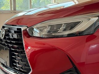 2023 Toyota Yaris L X XP150 Рестайлинг, пурпурный, 1730000 рублей, вид 2