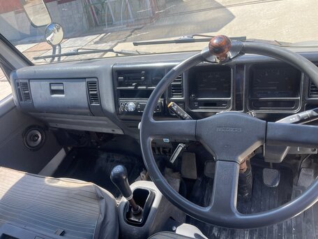 1993 Mazda Titan, белый, 1050000 рублей, вид 3