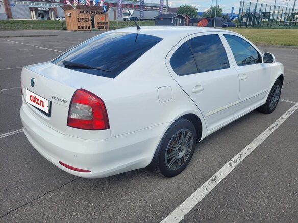 2012 Skoda Octavia II (A5) Рестайлинг, белый, 1050000 рублей - вид 7