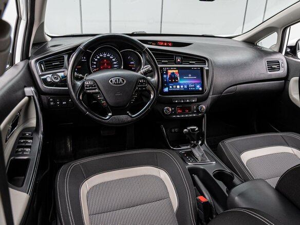 2017 Kia Ceed II Рестайлинг, белый - вид 5