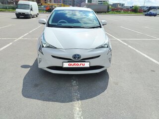 2017 Toyota Prius IV (XW50), белый, 1560000 рублей, вид 1