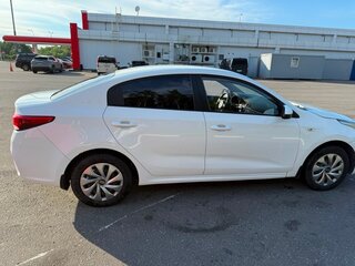 2017 Kia Rio IV, белый, 800000 рублей, вид 3