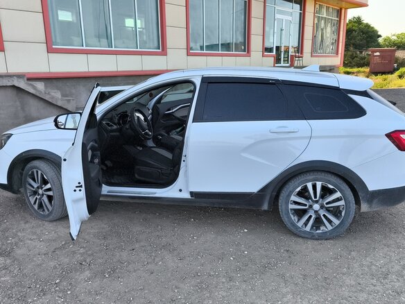 2019 Lada (ВАЗ) Vesta SW Cross I, белый, 930000 рублей - вид 2