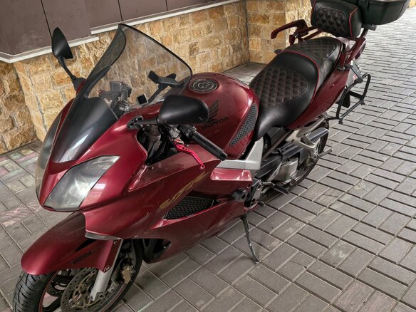 2005 Honda VFR 800, красный, 325000 рублей