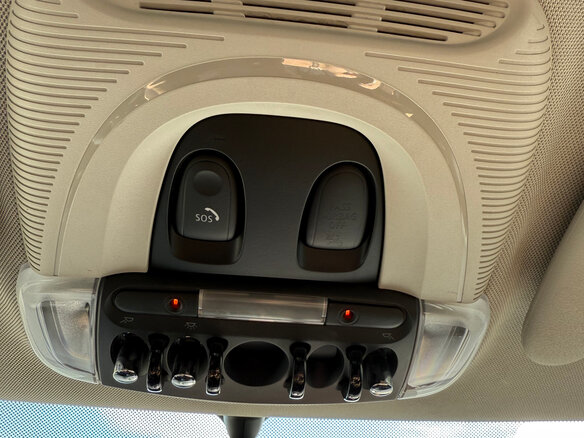 2019 Mini Hatch Cooper III (F55/F56) Рестайлинг, серебристый - вид 28