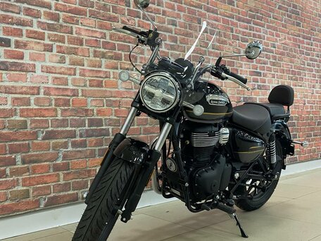 2025 Royal Enfield Meteor, чёрный, 528000 рублей, вид 2