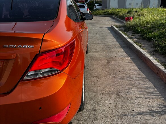 2014 Hyundai Solaris I Рестайлинг, оранжевый, 950000 рублей - вид 11