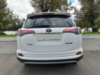 2017 Toyota RAV4 IV (XA40) Рестайлинг, белый, 2550000 рублей, вид 4