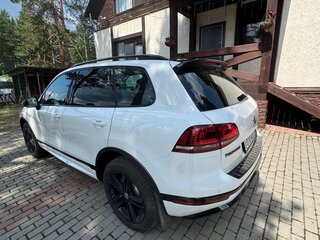2017 Volkswagen Touareg II Рестайлинг, белый, 4250000 рублей, вид 4