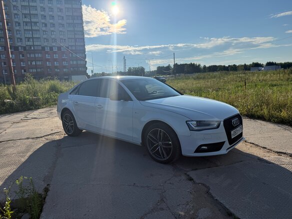 2013 Audi A4 IV (B8) Рестайлинг, белый - вид 1