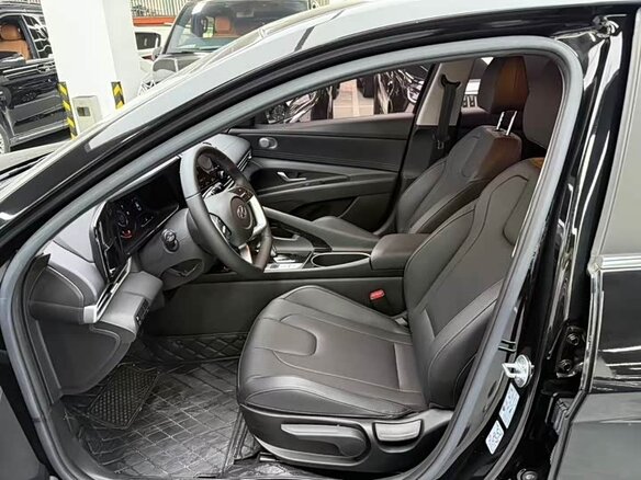 2022 Hyundai Elantra VII (CN7), чёрный, 1500000 рублей - вид 6