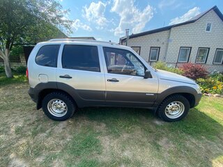 2011 Chevrolet Niva I Рестайлинг, серебристый, 600000 рублей, вид 4