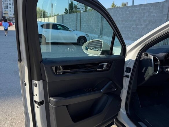 2020 Porsche Cayenne E-Hybrid III, серебристый - вид 18