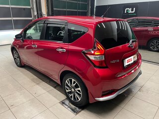 2017 Nissan Note e-Power II Рестайлинг, красный, 980000 рублей, вид 4