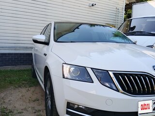 2020 Skoda Octavia III (A7) Рестайлинг, белый, 1800000 рублей, вид 2