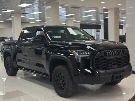 2026 Toyota Tundra CrewMax III, чёрный, 10900000 рублей, вид 3