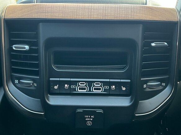 2023 Ram 1500 Quad Cab V, чёрный, 8400000 рублей - вид 22