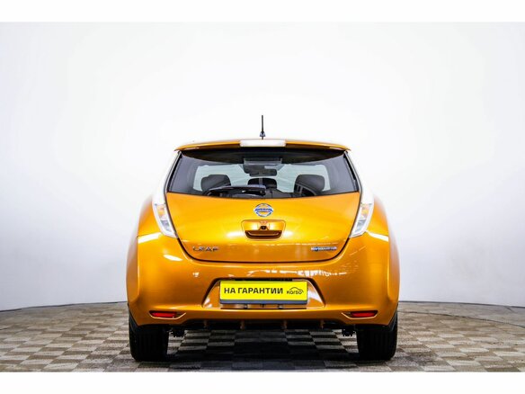 2015 Nissan Leaf 30kWh I (ZE0/AZE0), оранжевый - вид 4