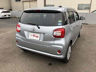 2020 Toyota Passo III Рестайлинг, серебристый, 650000 рублей, вид 4