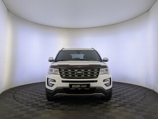2017 Ford Explorer V Рестайлинг, белый, 2655000 рублей, вид 2