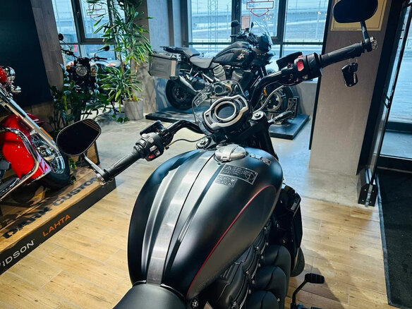 2025 Triumph Rocket 3, серый, 3700000 рублей - вид 14