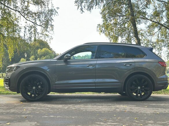 2019 Volkswagen Touareg III, серый, 6750000 рублей - вид 11