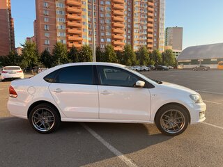 2019 Volkswagen Polo V Рестайлинг, белый, 1130000 рублей, вид 5