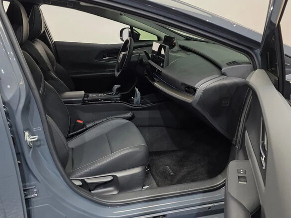 2024 Toyota Prius V (XW60), серый, 2950777 рублей - вид 17