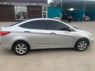 2011 Hyundai Solaris I, серебристый, 760000 рублей, вид 3