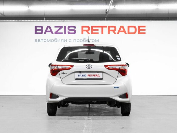 2018 Toyota Vitz III (XP130) Рестайлинг 2, белый - вид 5