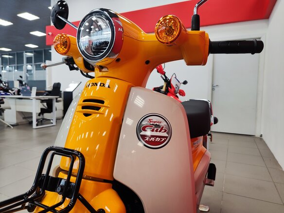 2026 Honda Super Cub, жёлтый, 349900 рублей - вид 6