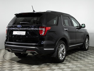2018 Ford Explorer V Рестайлинг 2, чёрный, 2610900 рублей, вид 5