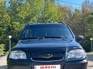 2011 Chevrolet Niva I Рестайлинг, чёрный, 370000 рублей, вид 2