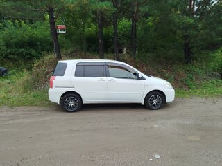 2008 Toyota Raum II, белый, 590000 рублей, вид 2