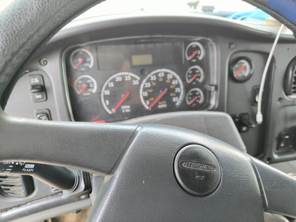 2003 Freightliner Business Class (M2), белый, 1400000 рублей - вид 7